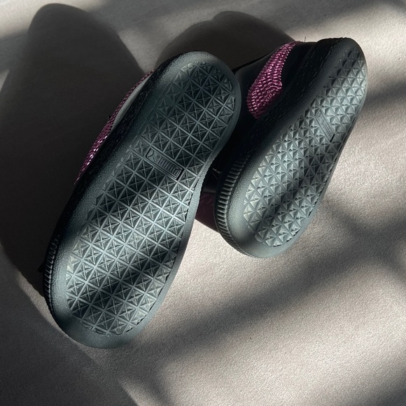 Little girls Puma Sneakers, Black with hot pink sequins, size 8 - Picture 8 of 9